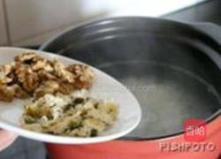 菊花核桃粥的做法图解4