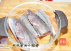 微波辫子鱼的做法图解1