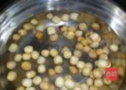 桂花莲子羹的做法图解1