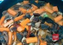 香菇胡萝卜烧乌鸡的做法图解4