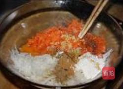 干炸素丸子的做法图解2