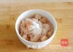 茄汁松仁鸡丁的做法图解1
