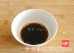 茄汁松仁鸡丁的做法图解2