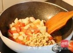 茄汁松仁鸡丁的做法图解4