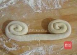 玉米蝴蝶馒头的做法图解2