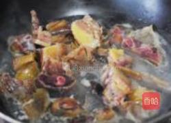 咸鸡黄花菜煲的做法图解3