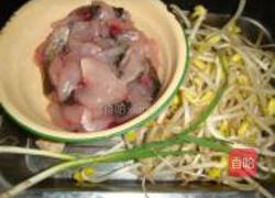 豆芽鱼片汤的做法图解1