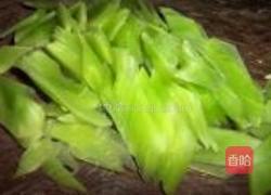 鸡蛋莴笋片的做法图解1
