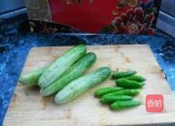 朝天椒炒黄瓜的做法图解1