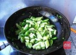 朝天椒炒黄瓜的做法图解7