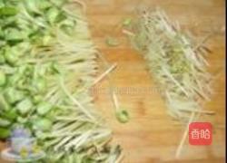 青豆苗炒肉的做法图解1