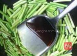 香肠炒蒜薹的做法图解6