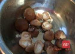 油菜炒香菇的做法图解2