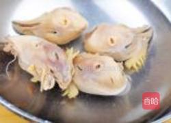 煮炒鸡头的做法图解1