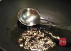 蒜头豆豉爆苦瓜的做法图解2