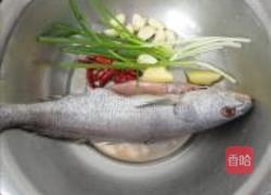 红烧大黄鱼的做法图解1