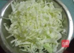 炝炒包菜丝的做法图解2