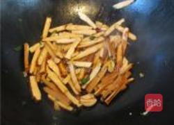 炒三色茶干的做法图解5