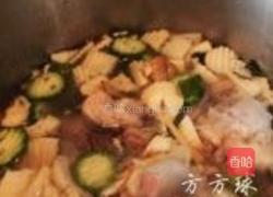 大骨蘑菇丝瓜汤的做法图解6