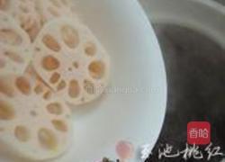 罗汉果莲藕甜汤的做法图解3
