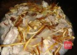 金针菇排骨汤的做法图解5