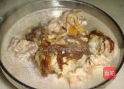 金针菇排骨汤的做法图解7