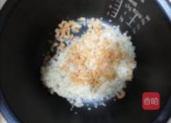 竽头芹菜海米粥的做法图解3