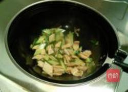 甜辣腐竹交黄瓜的做法图解8