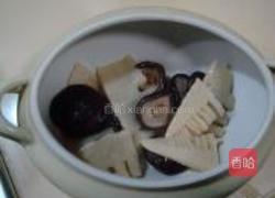 淮杞黄精炖乳鸽的做法图解7