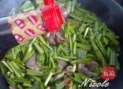 腊猪舌炒韭菜的做法图解5