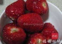 榨草莓汁的做法图解2