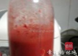 榨草莓汁的做法图解5
