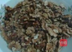 琥珀桃仁的做法图解2