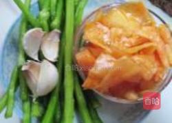 泡菜南瓜梗的做法图解1