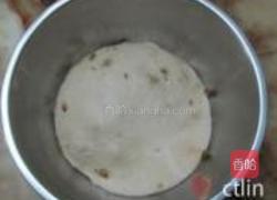 黑糖果仁欧式面包的做法图解2