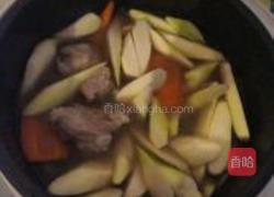 茭白红萝卜炖排骨的做法图解7