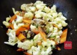 香菇炒菜花的做法图解6