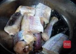 红烧鳕鱼炖萝卜的做法图解1