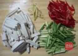 蒜苗炒香干的做法图解1