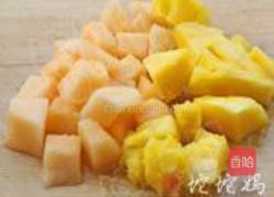 水果虾仁油条沙拉的做法图解1