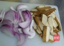 洋葱炒香干的做法图解1