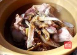 墨鱼干炖大骨的做法图解5