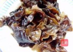 爆油菜木耳的做法图解1