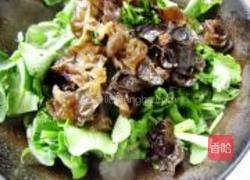 爆油菜木耳的做法图解3