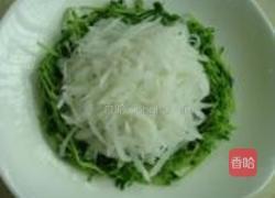 萝卜丝拌豆苗的做法图解5