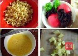 番茄鸡蛋焖面的做法图解1