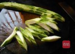蒜茸炒丝瓜的做法图解3