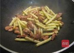黄豆角炒鸡腿肉的做法图解6