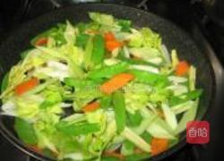 火腿炒荷兰豆的做法图解7