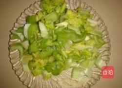芹菜杂炒的做法图解1